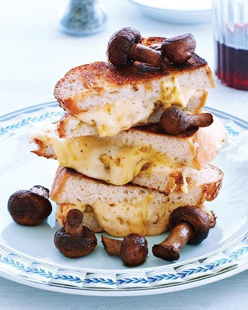 Grilled 4-cheese with mushroom & pesto