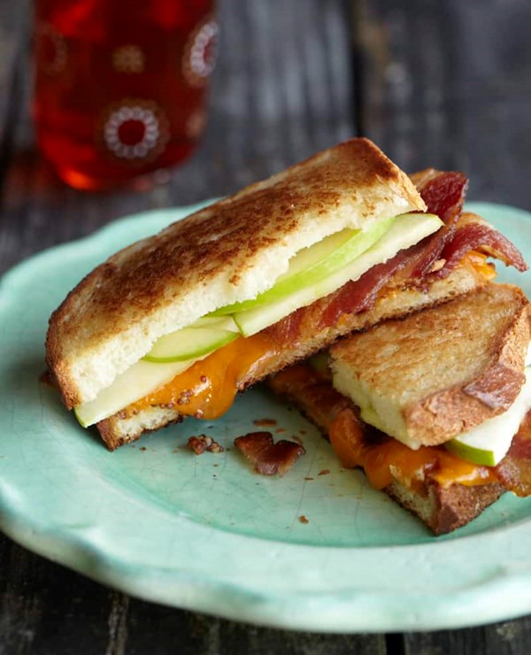 Grilled apple, bacon, and cheddar sandwiches