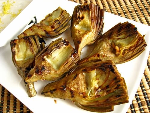 Grilled artichokes with lemon aioli