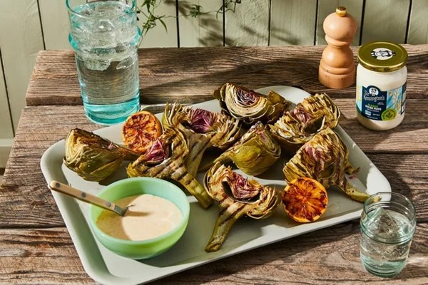 Grilled artichokes with vegan lemon-mayo sauce 
