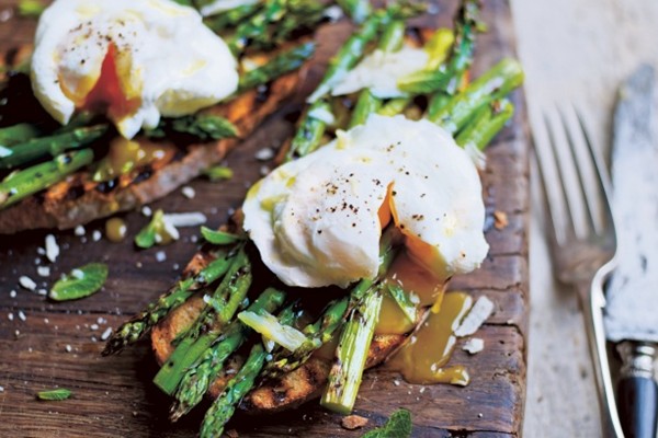 Grilled asparagus & poached egg on toast