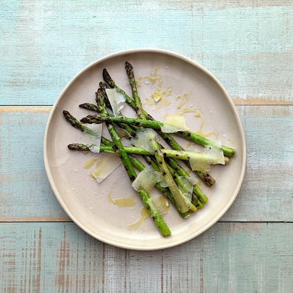 Grilled asparagus (Asparagi grigliati)