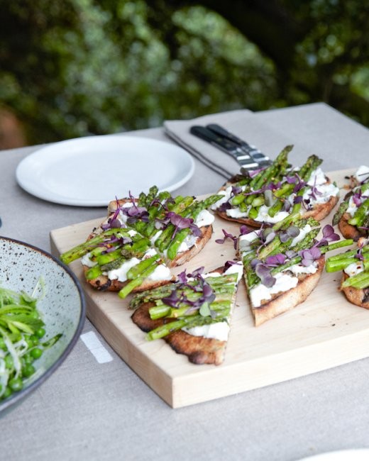 Grilled asparagus flatbreads