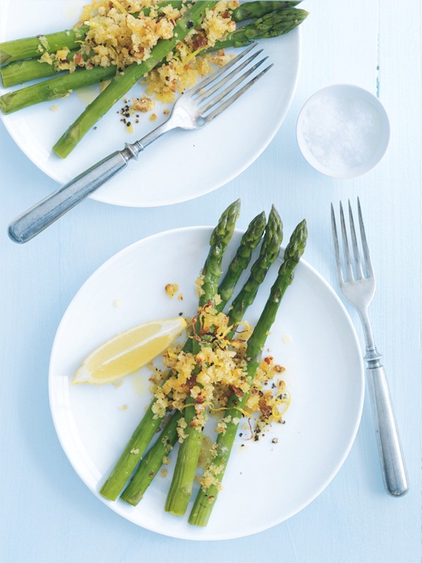Grilled asparagus with chilli and lemon breadcrumbs