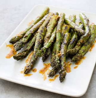 Grilled asparagus with garlic butter