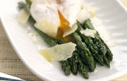 Grilled asparagus with soft poached egg, balsamic and Parmesan