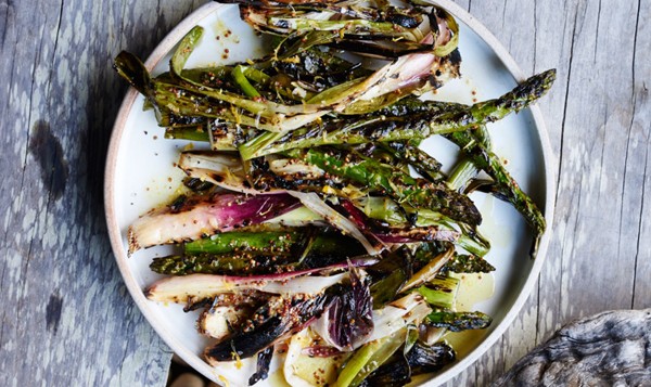 Grilled asparagus with spring onions and lemon dressing