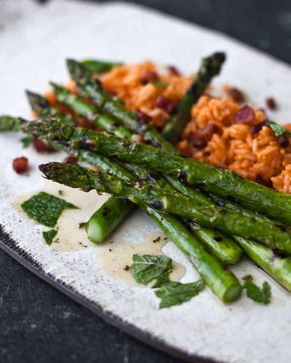 Grilled asparagus with sweet mint dressing