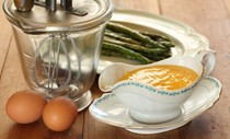 Grilled asparagus with verjuice Hollandaise