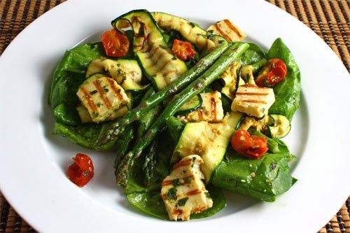 Grilled asparagus, zucchini and halloumi salad