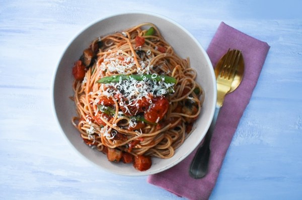  Grilled aubergine, asparagus & chilli spaghetti 
