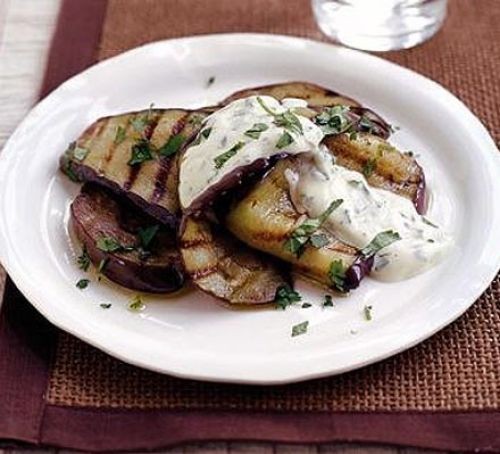 Grilled aubergine with creamy dressing
