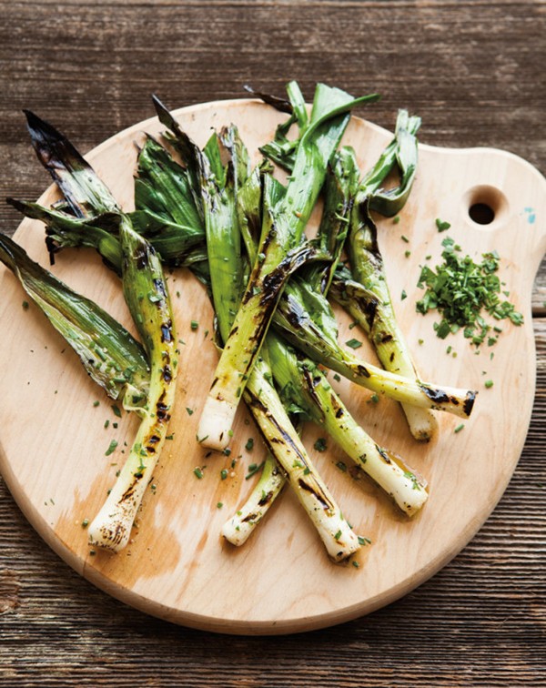 Grilled baby leeks with chervil & chives