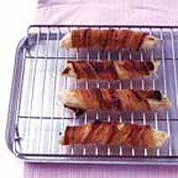 Grilled bananas in pancetta