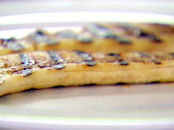 Grilled bananas with chai syrup