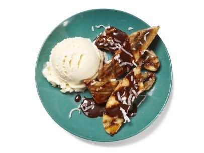 Grilled bananas with Mexican chocolate sauce