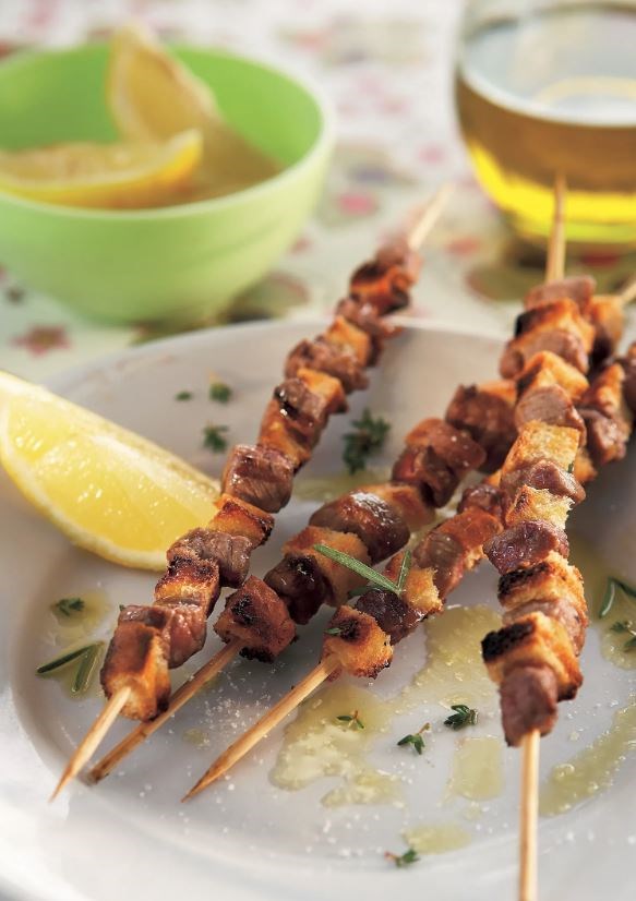 Grilled beef and bread kebabs / Grilled fillet & bread spiedini