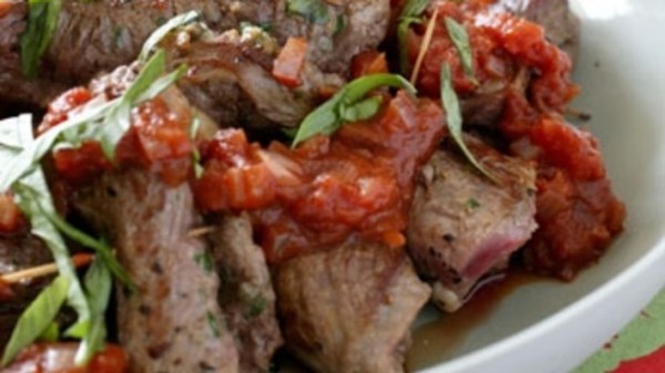 Grilled beef rolls with red wine and basil sugo