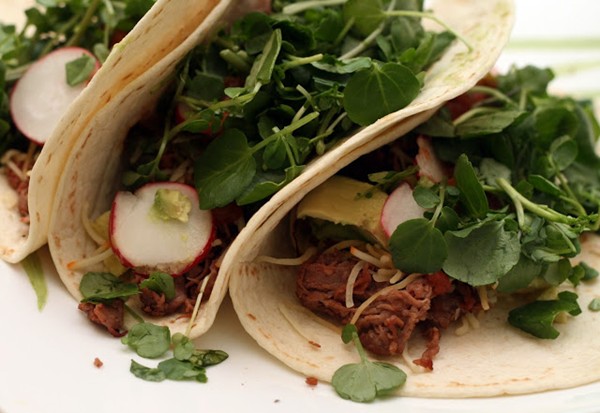 Grilled beef salad tacos