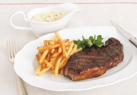 Grilled beef steak with choron sauce (Faux filets grillés avec sauce choron)