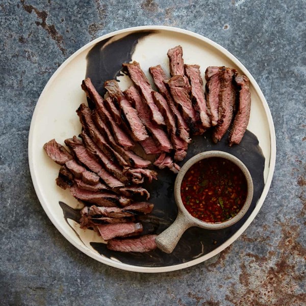 Grilled beef with dipping sauce (Seua rong hai)