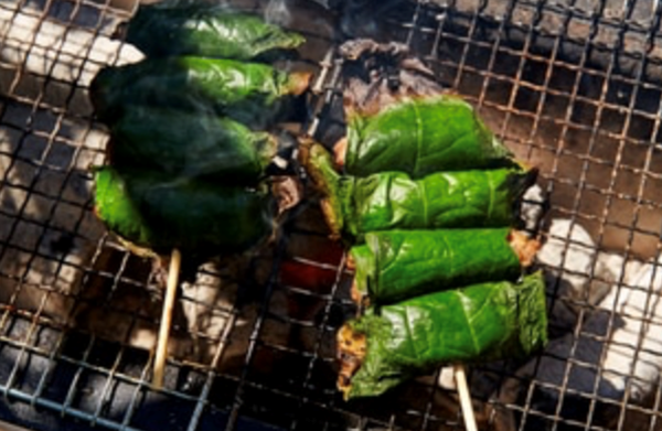 Grilled beef wrapped in betel leaf (Bò lá lōti)
