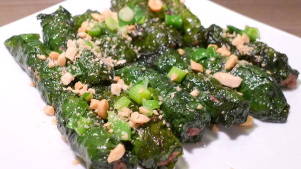 Grilled beef wrapped in wild betel leaf (Bò lá lốt )