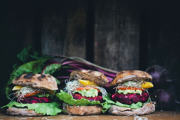 Grilled beet burgers