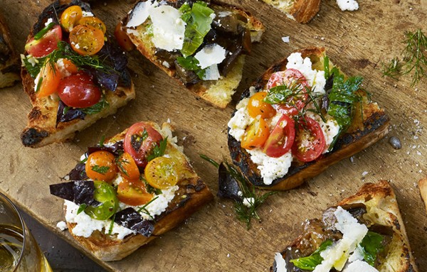 Grilled bread with ricotta & tomatoes