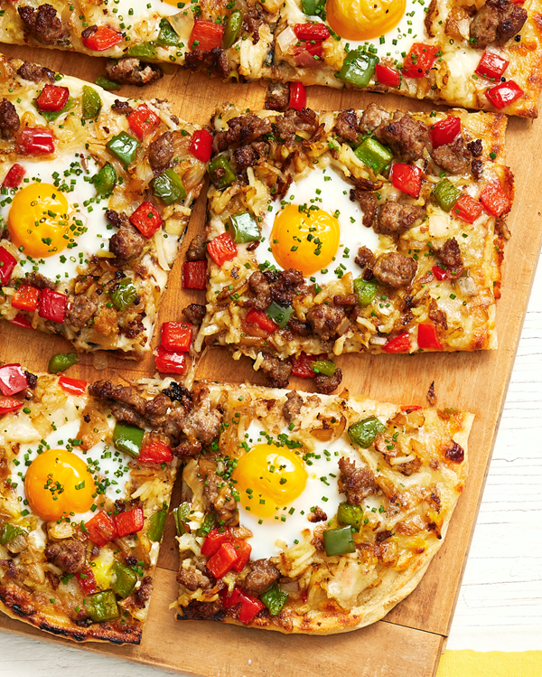 Grilled breakfast pizza