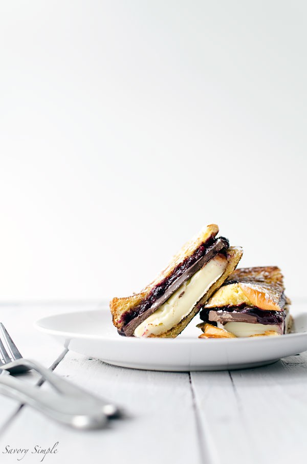 Grilled brioche with brie, dark chocolate and blueberries
