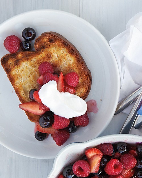 Grilled brioche with warm fruit