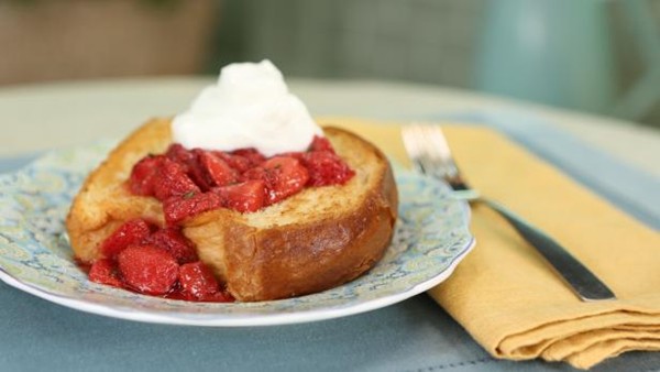 Grilled brioche with warm honey strawberries