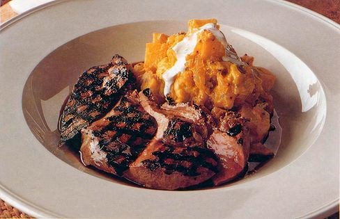 Grilled calves' liver steak with spiced potatoes