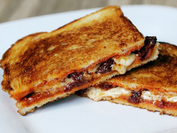 Grilled cheese sandwich with sun-dried tomatoes and harissa recipe ...