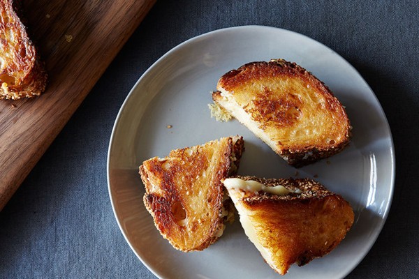 Grilled cheese sandwiches [Gabrielle Hamilton]