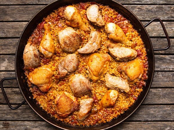 Grilled chicken and pork paella 