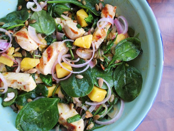 Grilled chicken and spinach salad with honey mustard