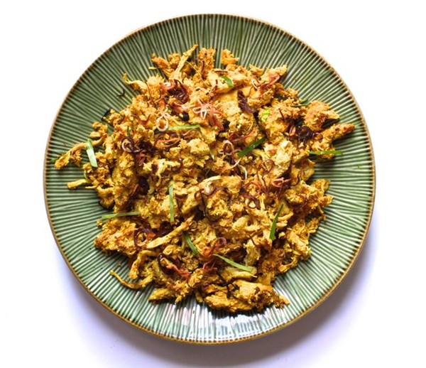 Grilled chicken and toasted coconut salad (Ayam jeruk)