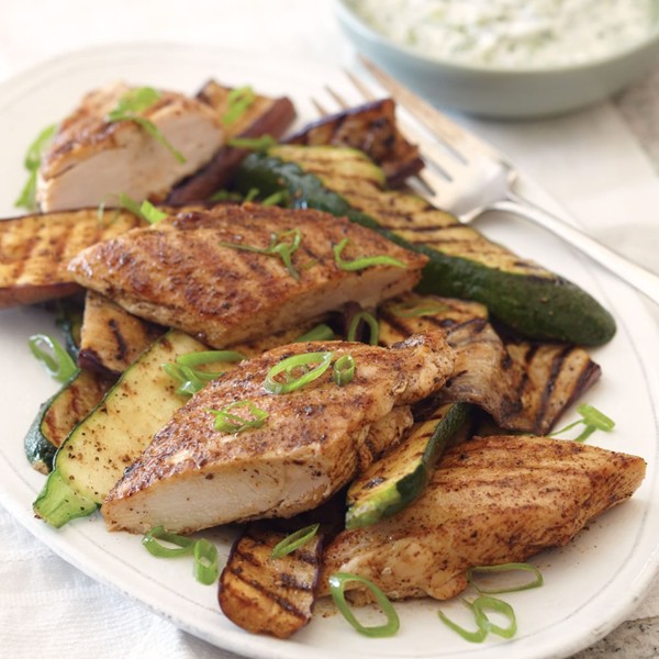 Grilled chicken and vegetables with Indian spices