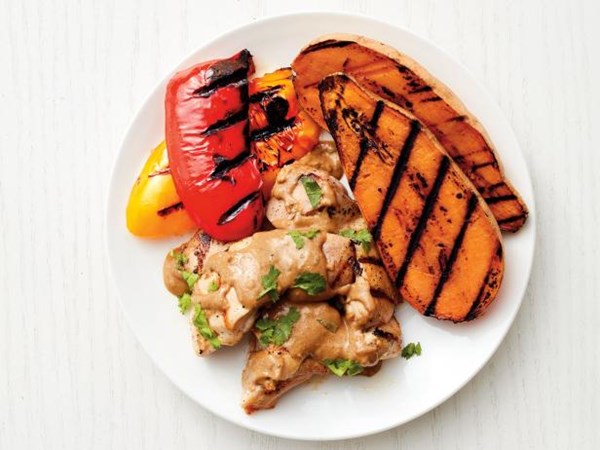 Grilled chicken and vegetables with sunflower seed sauce