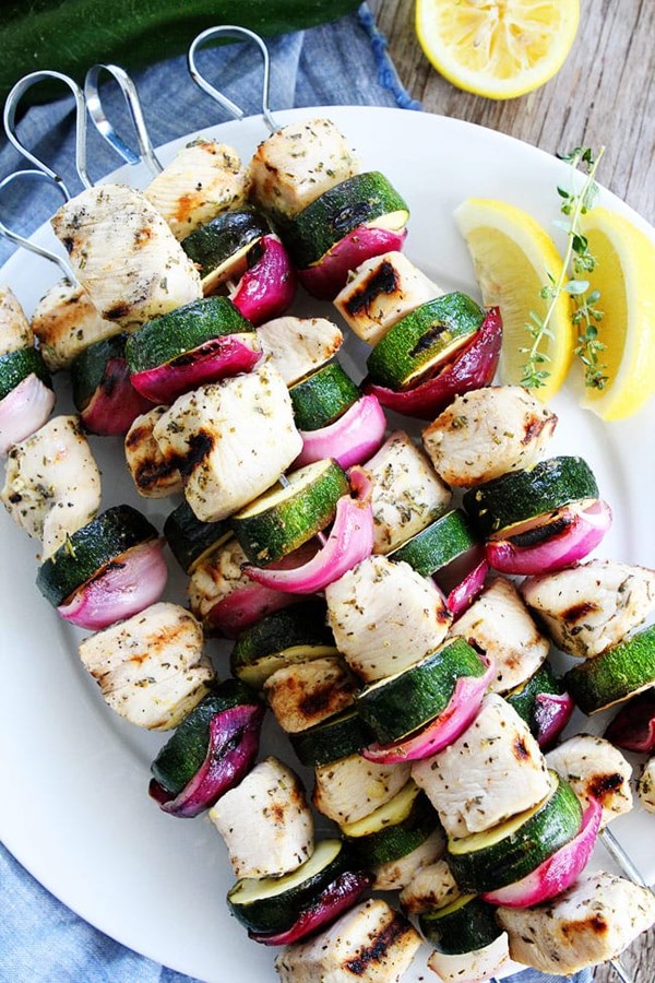 Grilled chicken and zucchini kebabs