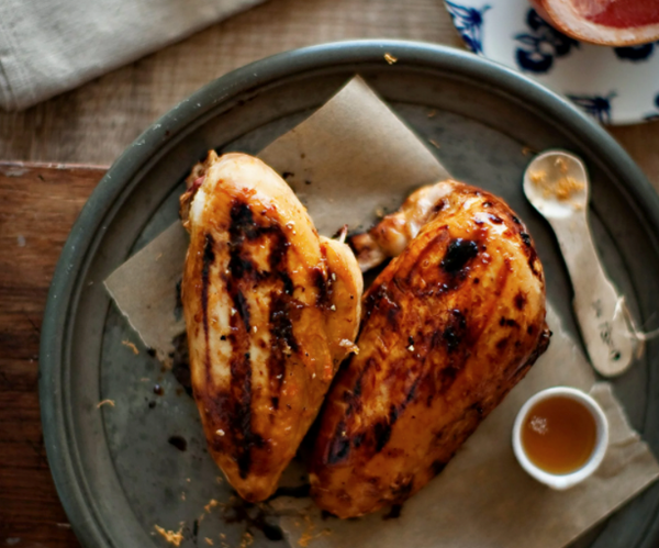 Grilled chicken breasts with grapefruit glaze