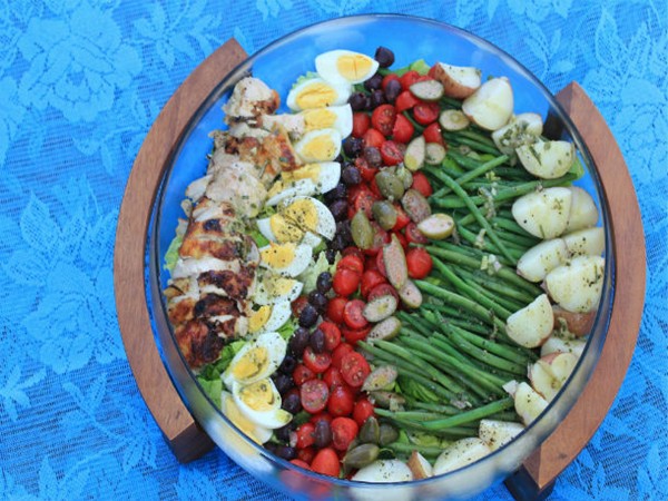 Grilled chicken Niçoise salad