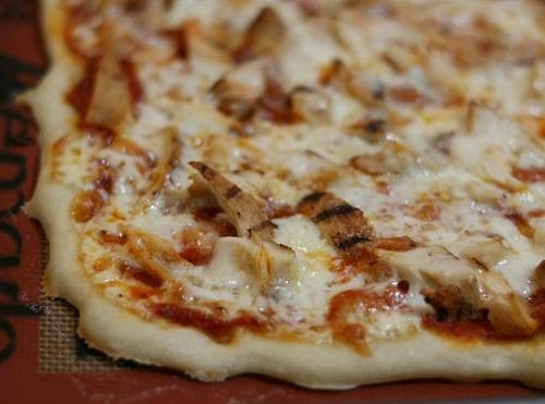 Grilled chicken pizza