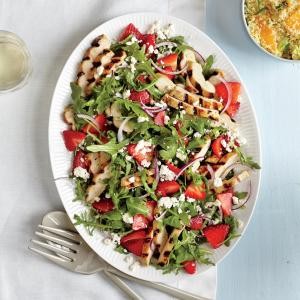 Grilled chicken salad with strawberries and feta