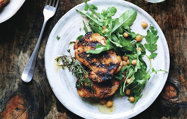 Grilled chicken with arugula and warm chickpeas