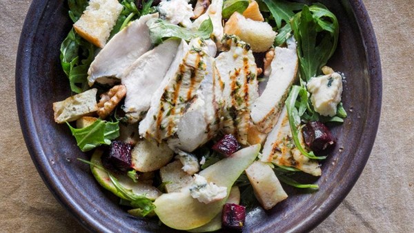 Grilled chicken with beetroot, blue cheese and croutons