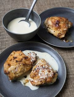 Grilled chicken with garlic sauce (Shkmeruli)