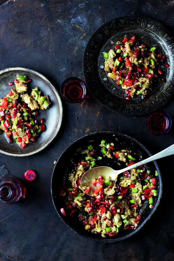 Grilled chopped aubergine salad (Salatete el raheb)